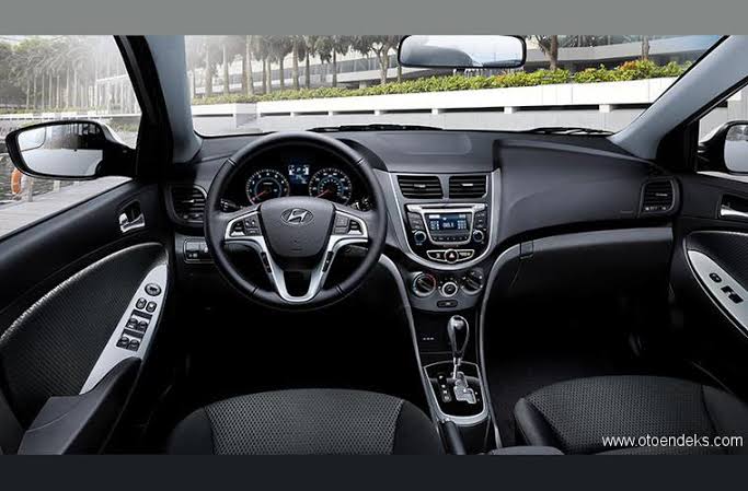 Hyundai̇ Accent Blue